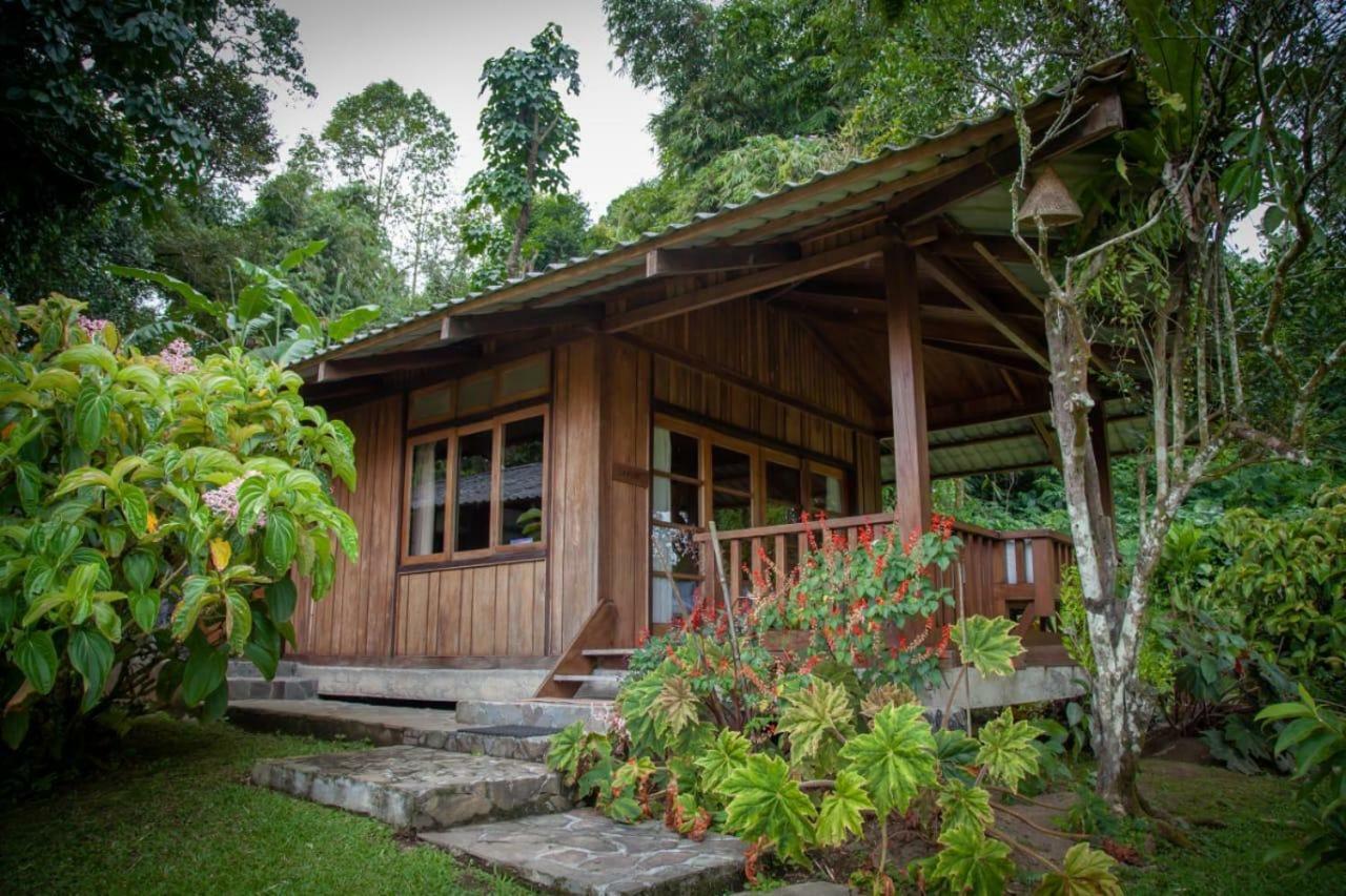 Gardenia Country Inn Tomohon Екстериор снимка